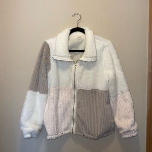 Fluffy Zip up Jacket - M